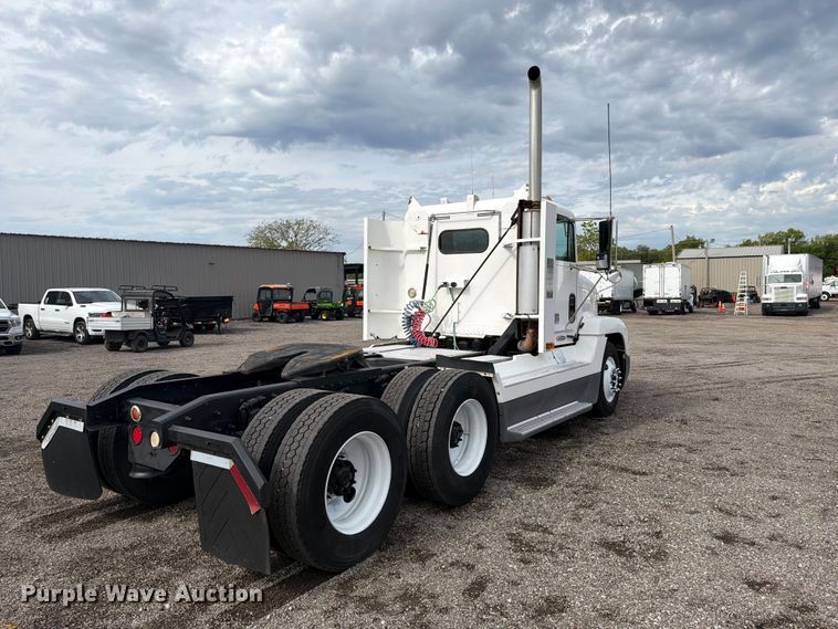 image for item FB5085 2000 Freightliner FLD120 semi truck