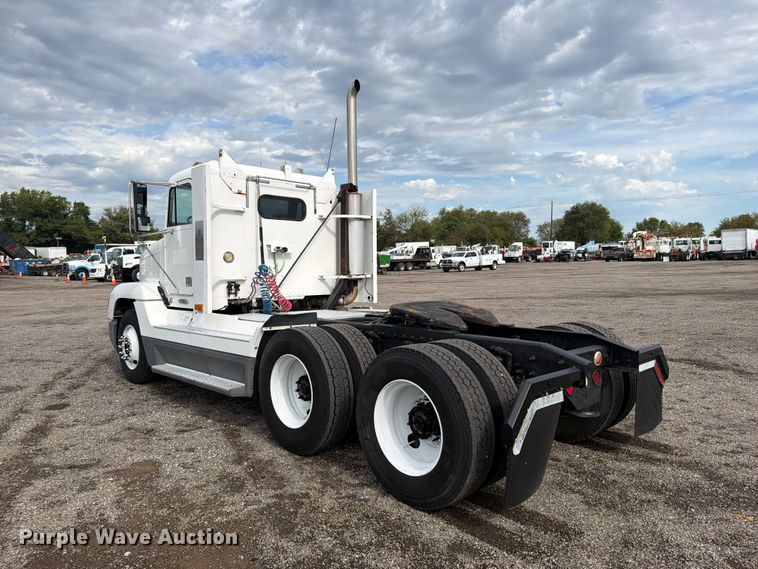 image for item FB5085 2000 Freightliner FLD120 semi truck