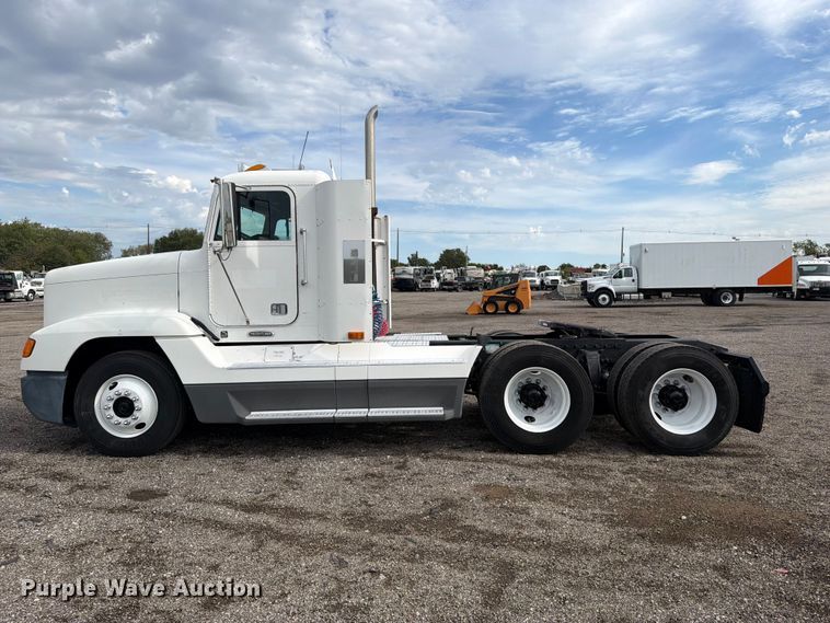 image for item FB5085 2000 Freightliner FLD120 semi truck