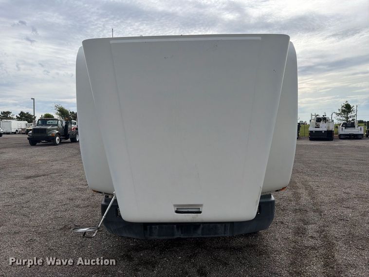 image for item FB5085 2000 Freightliner FLD120 semi truck