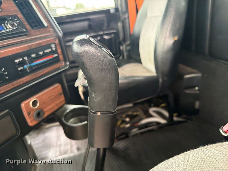 image for item FB5085 2000 Freightliner FLD120 semi truck