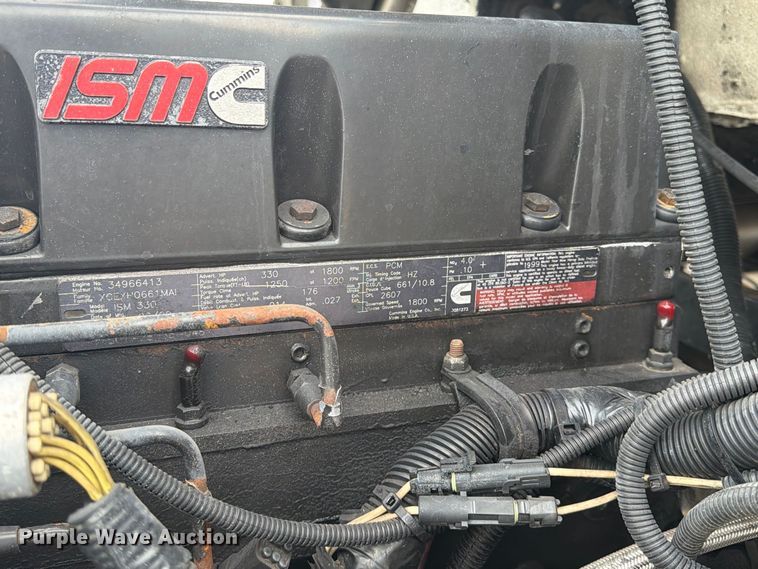 image for item FB5085 2000 Freightliner FLD120 semi truck