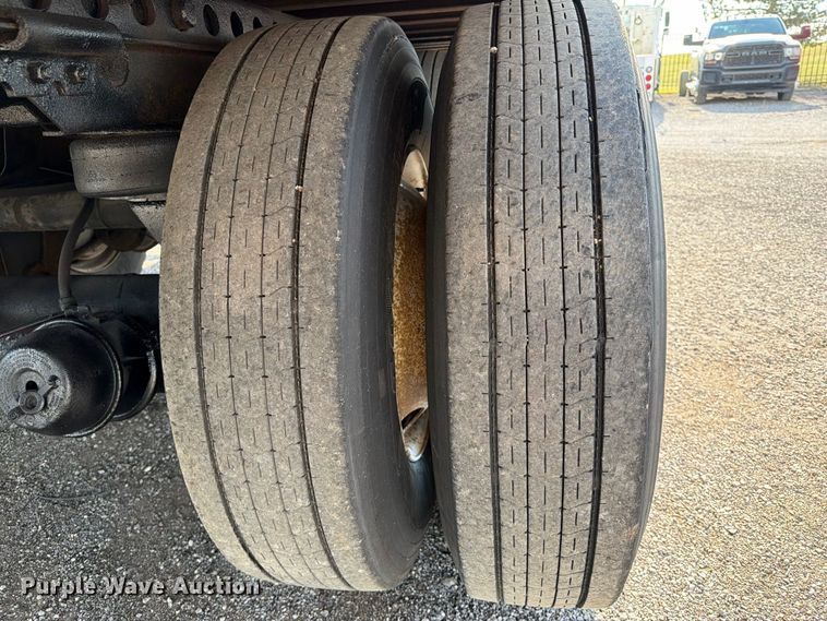 image for item FB5094 2002 Wabash dry van trailer