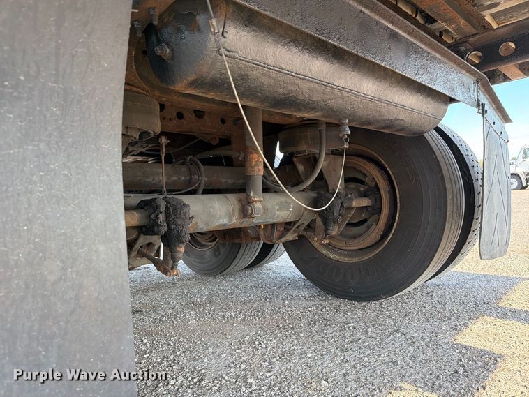 image for item FB5094 2002 Wabash dry van trailer