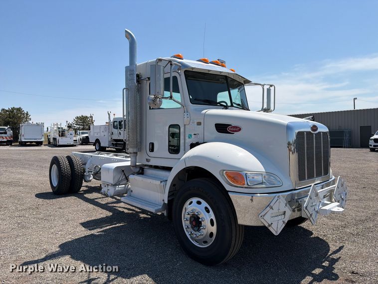 image for item FB5096 2014 Peterbilt 337 truck cab and chassis