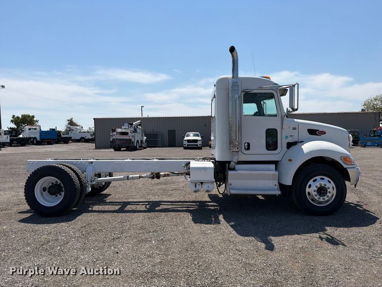 image for item FB5096 2014 Peterbilt 337 truck cab and chassis