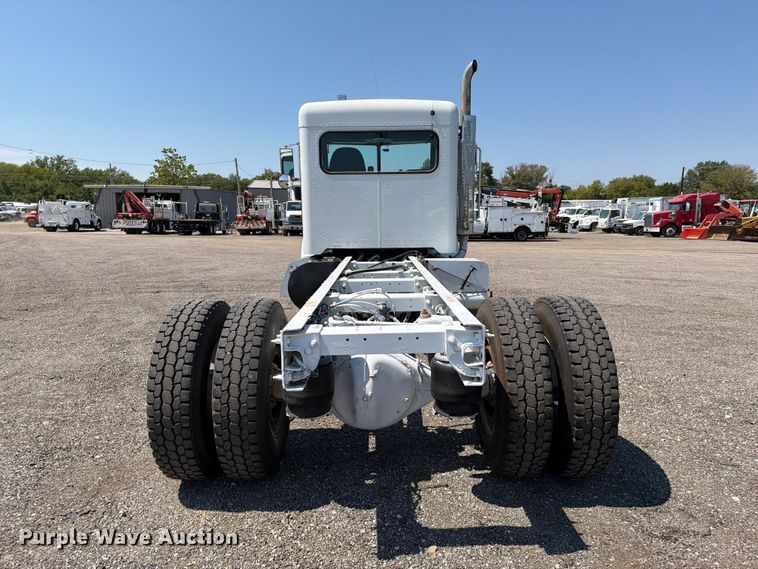 image for item FB5096 2014 Peterbilt 337 truck cab and chassis