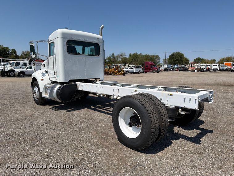 image for item FB5096 2014 Peterbilt 337 truck cab and chassis
