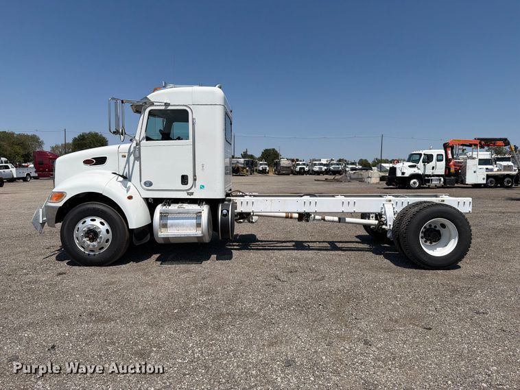 image for item FB5096 2014 Peterbilt 337 truck cab and chassis