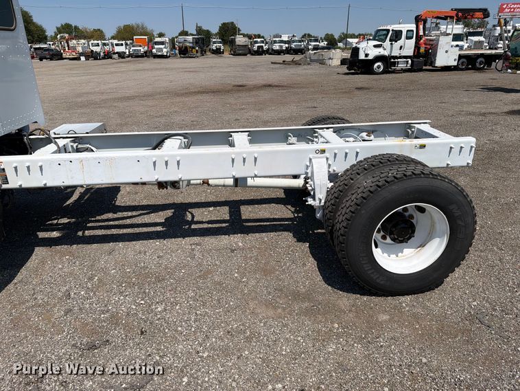image for item FB5096 2014 Peterbilt 337 truck cab and chassis
