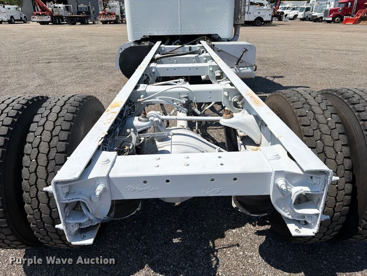 image for item FB5096 2014 Peterbilt 337 truck cab and chassis