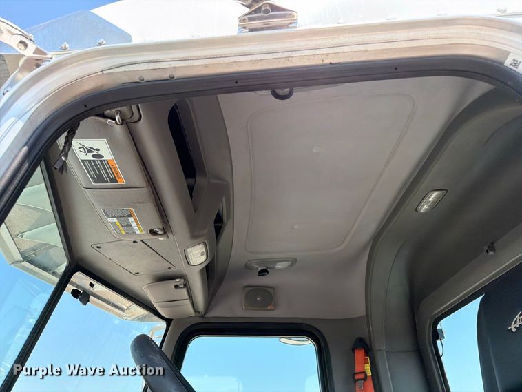 image for item FB5096 2014 Peterbilt 337 truck cab and chassis
