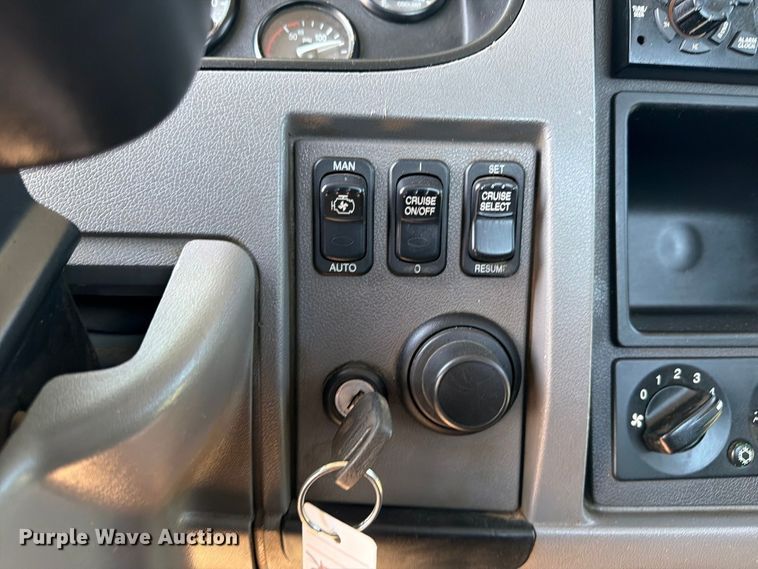 image for item FB5096 2014 Peterbilt 337 truck cab and chassis