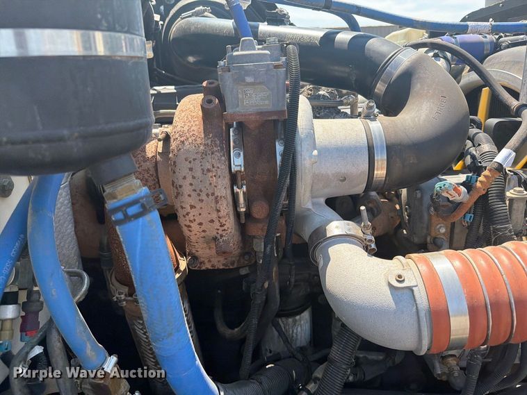 image for item FB5096 2014 Peterbilt 337 truck cab and chassis