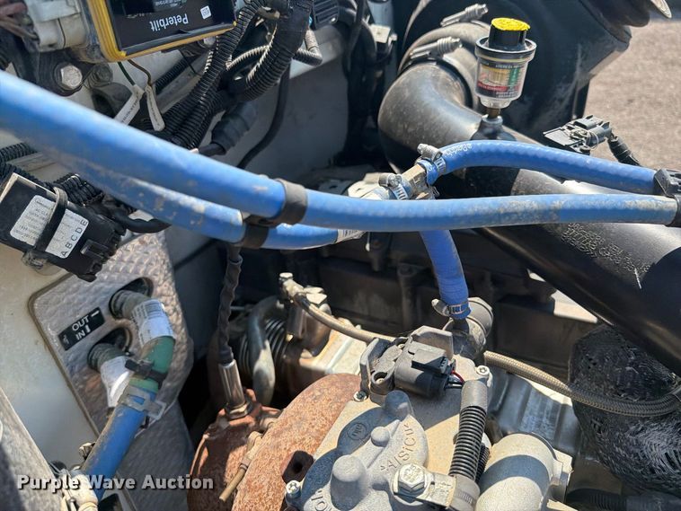 image for item FB5096 2014 Peterbilt 337 truck cab and chassis