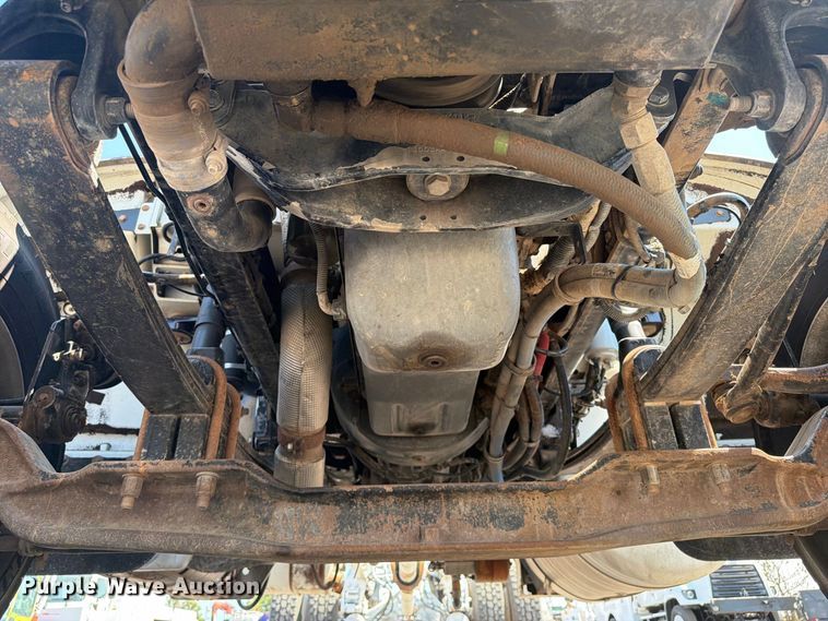 image for item FB5096 2014 Peterbilt 337 truck cab and chassis