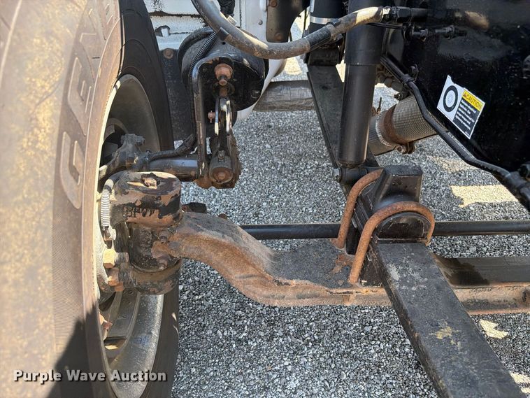 image for item FB5096 2014 Peterbilt 337 truck cab and chassis