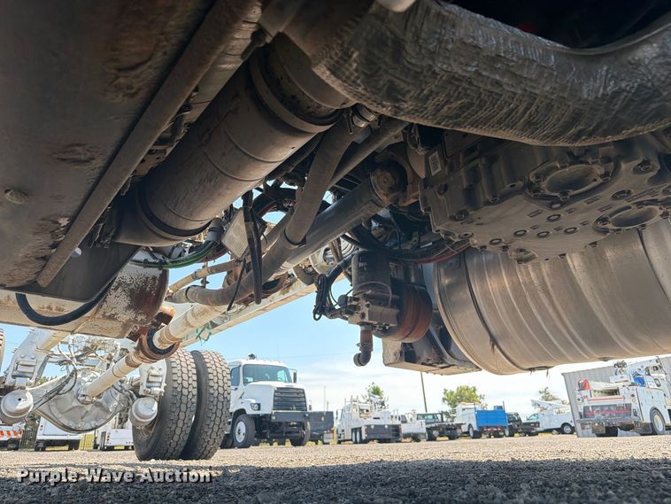 image for item FB5096 2014 Peterbilt 337 truck cab and chassis