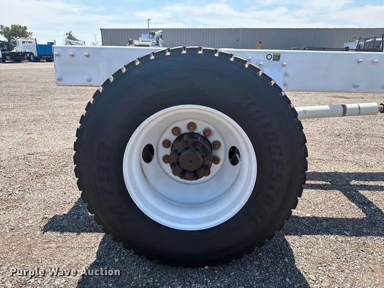 image for item FB5096 2014 Peterbilt 337 truck cab and chassis