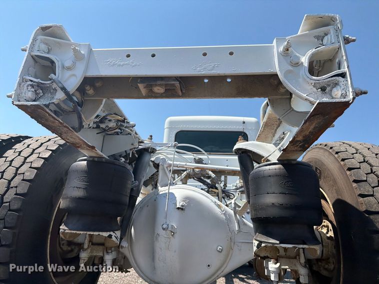 image for item FB5096 2014 Peterbilt 337 truck cab and chassis