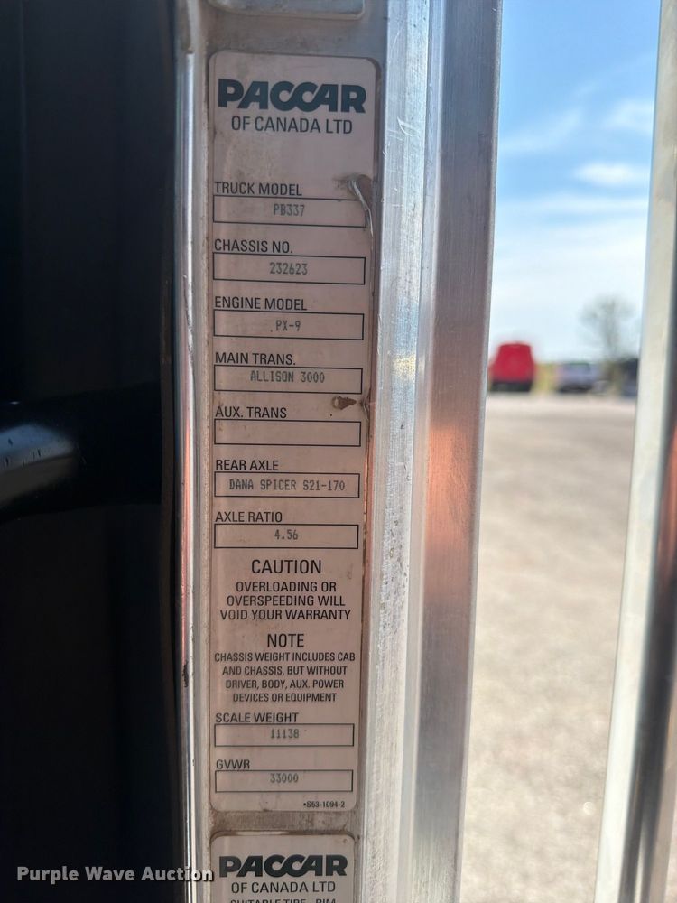 image for item FB5096 2014 Peterbilt 337 truck cab and chassis