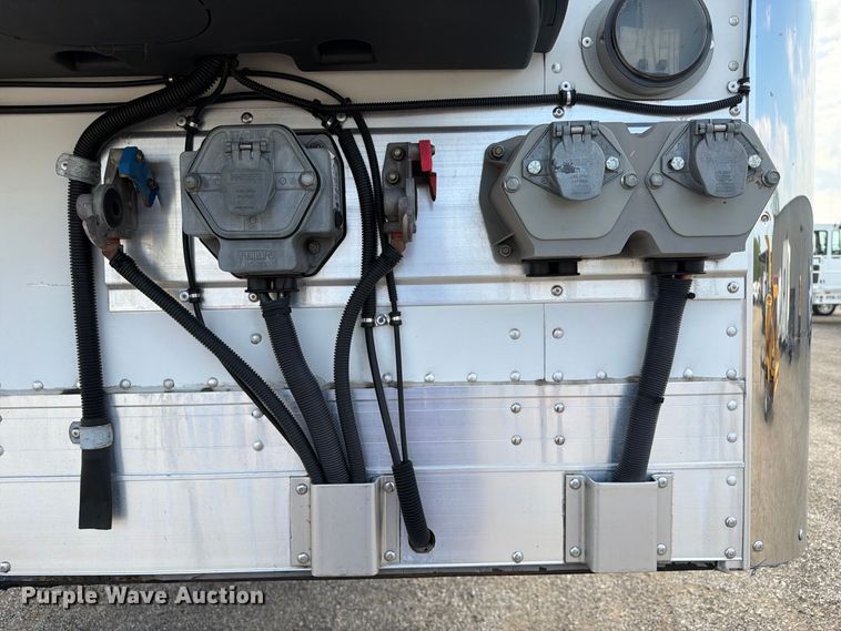 image for item FB5099 2021 Utility VS2RA refrigerated van trailer