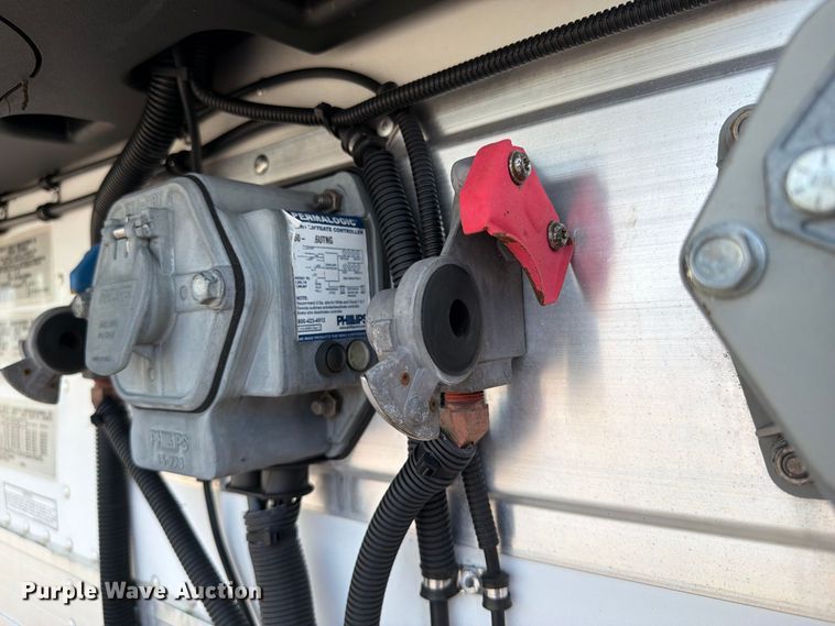 image for item FB5099 2021 Utility VS2RA refrigerated van trailer