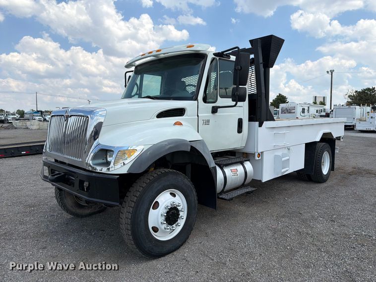 2006 International WorkStar 7300 flatbed truck