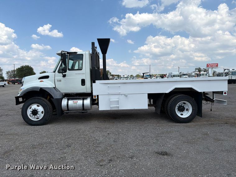 image for item FB5104 2006 International WorkStar 7300 flatbed truck