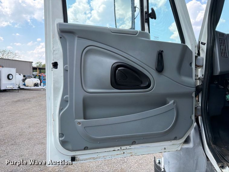 image for item FB5104 2006 International WorkStar 7300 flatbed truck