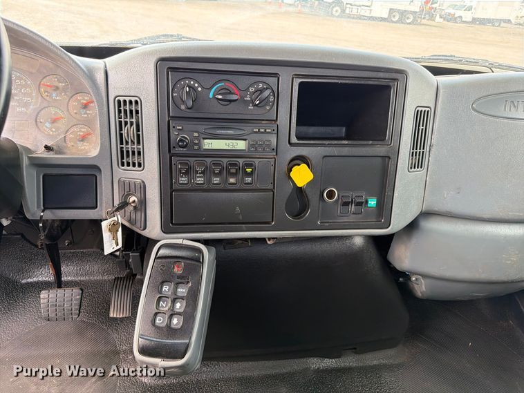 image for item FB5104 2006 International WorkStar 7300 flatbed truck