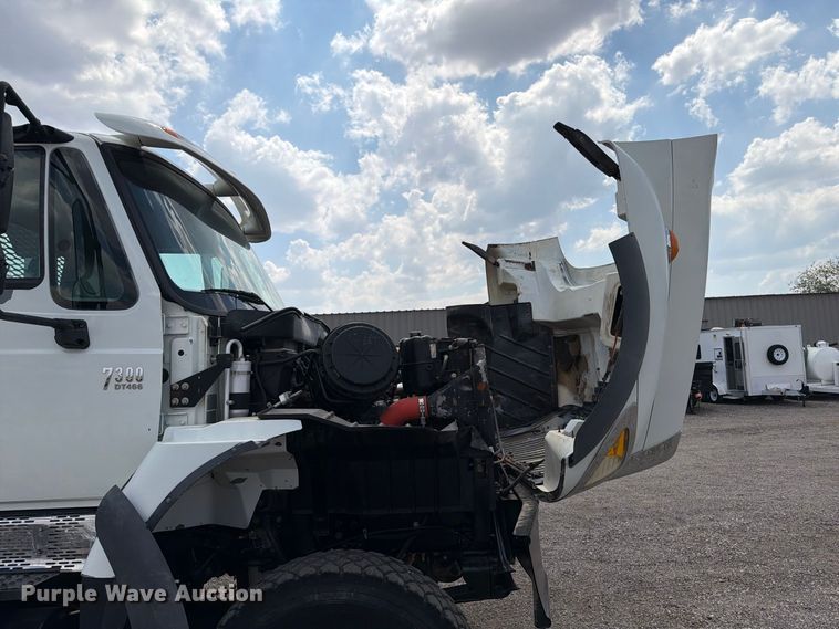 image for item FB5104 2006 International WorkStar 7300 flatbed truck