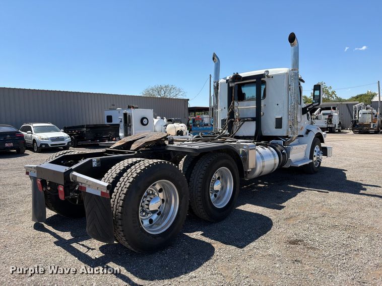 image for item FB5116 2015 Peterbilt 567 semi truck