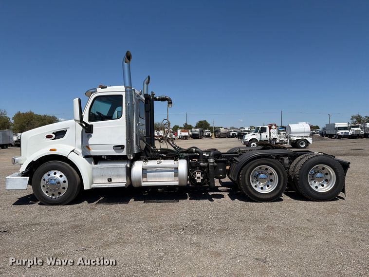 image for item FB5116 2015 Peterbilt 567 semi truck