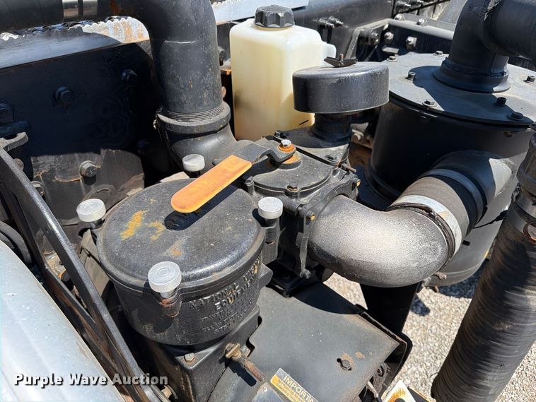 image for item FB5116 2015 Peterbilt 567 semi truck