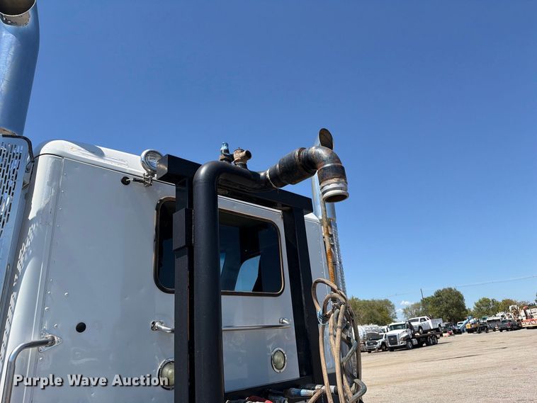 image for item FB5116 2015 Peterbilt 567 semi truck
