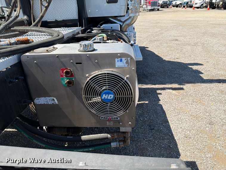 image for item FB5116 2015 Peterbilt 567 semi truck