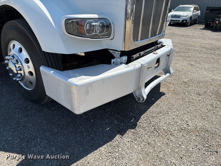 image for item FB5116 2015 Peterbilt 567 semi truck