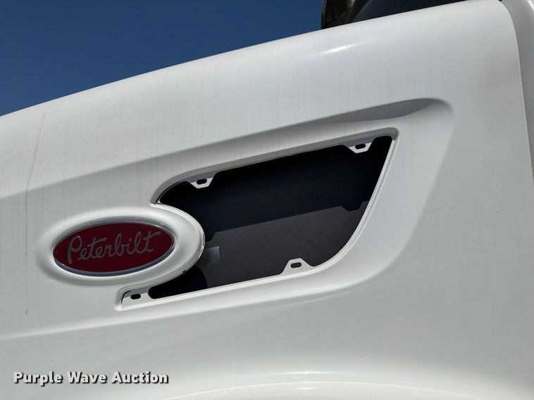 image for item FB5116 2015 Peterbilt 567 semi truck