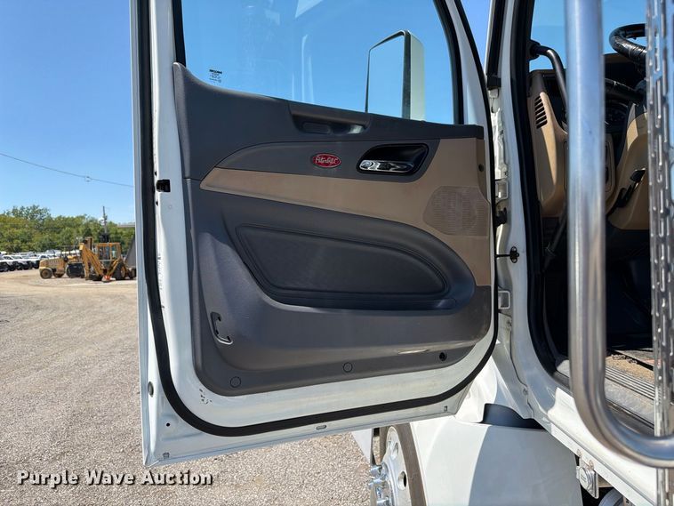 image for item FB5116 2015 Peterbilt 567 semi truck