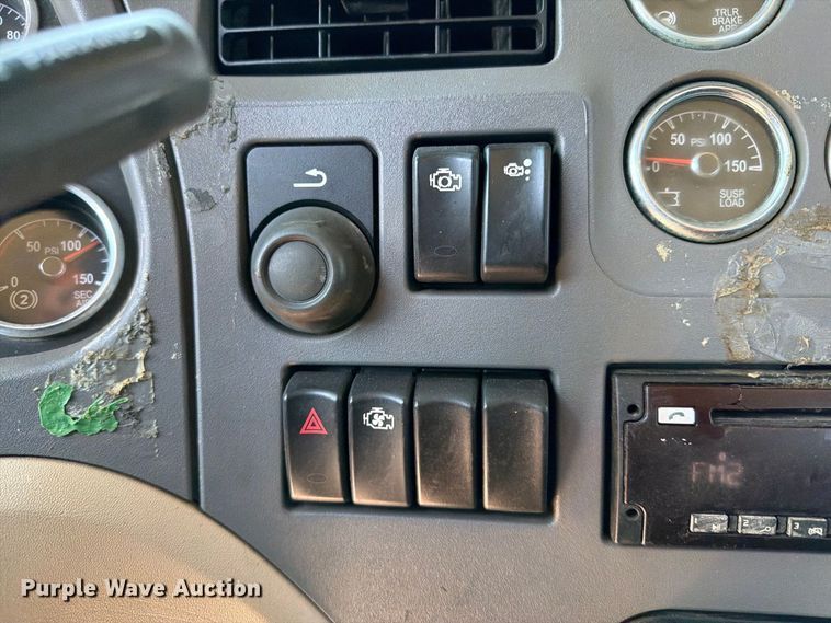 image for item FB5116 2015 Peterbilt 567 semi truck
