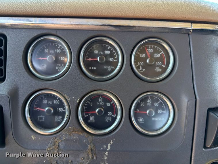 image for item FB5116 2015 Peterbilt 567 semi truck