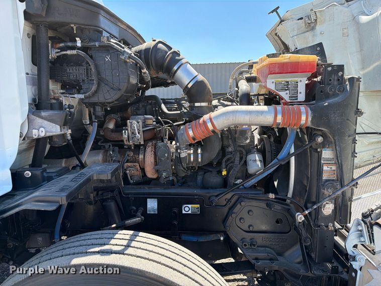 image for item FB5116 2015 Peterbilt 567 semi truck