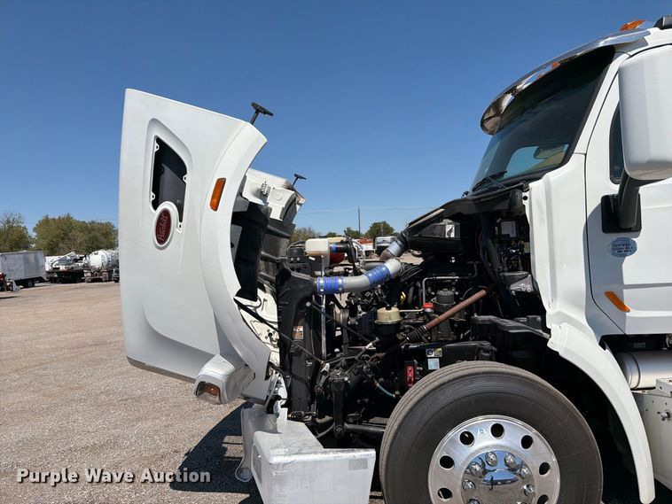 image for item FB5116 2015 Peterbilt 567 semi truck
