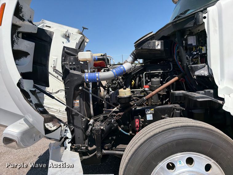 image for item FB5116 2015 Peterbilt 567 semi truck