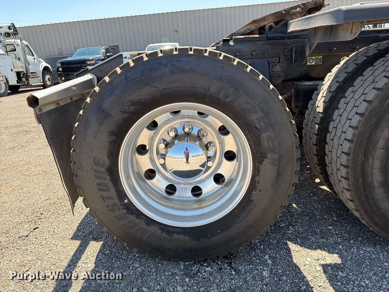 image for item FB5116 2015 Peterbilt 567 semi truck