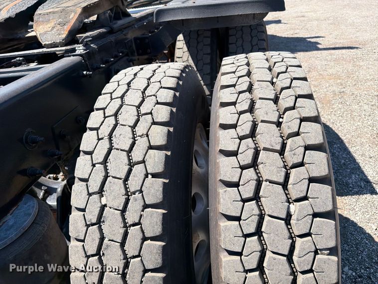 image for item FB5116 2015 Peterbilt 567 semi truck