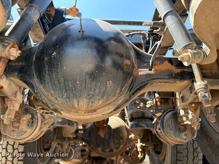 image for item FB5116 2015 Peterbilt 567 semi truck