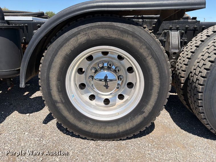 image for item FB5116 2015 Peterbilt 567 semi truck