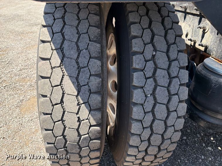 image for item FB5116 2015 Peterbilt 567 semi truck